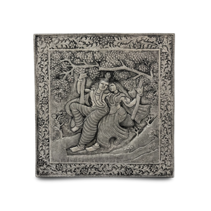 Gravure fine de Radha Krishna sur une peinture artistique de balançoire suspendue dans un jardin - Product Image 1