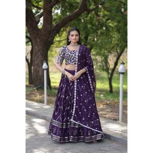 Lehenga Choli con Lentejuelas de Imitación de Flores y Bordado con Hilo - Product Image 5
