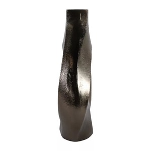 Jarrón moderno de metal negro con centro abierto, 9 pulgadas de alto y 8 pulgadas de ancho - Product Image 2