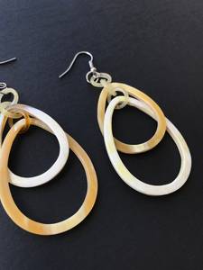 Boucles d'oreilles ovales artisanales en corne de buffle naturelle polie, double bijou de mode, accessoires féminins, artisanat intemporel, classique - Product Image 6