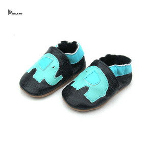 Chaussures en cuir pour bébé personnalisées, semelle souple, confortables, antidérapantes, premières chaussures de marche, légères, respirantes, chaussures décontractées pour tout-petits - Product Image 2