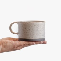 Tasse en céramique de luxe personnalisée faite à la main, motif paysage chinois en grès, pour café et thé, qualité export par Universal Overseas