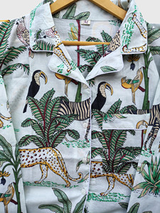 Conjunto de Pijamas a Juego para Pareja con Estampado Floral Azul y Blanco, Ropa de Dormir de Algodón de Manga Larga - Product Image 4