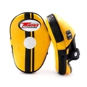 นวมซ้อมมวย Twins Special Boxing Focus Mitts สีเหลืองดำ หนังวัวแท้ ทนทาน สำหรับฝึกซ้อมมวย คิกบ็อกซิ่ง MMA - Product Image 1