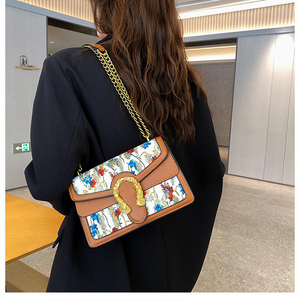 Sac à main de luxe pour femme en similicuir PU avec rabat et chaîne, vente en gros d'usine - Product Image 4