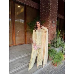 Lancement d'un nouveau look de soirée design en pur satin japonais, ensemble haut et palazzo Farshi avec dupatta, tissu haut de gamme en soie satinée japonaise. - Product Image 1