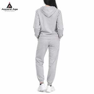 Ensemble survêtement 2 pièces pour femme, pantalon de jogging et sweat à capuche gris uni, personnalisable avec logo, haute qualité, vente en gros - Product Image 2
