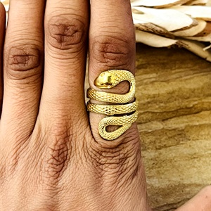 Anillo de Serpiente de Último Diseño, Anillos Boho de Latón para Mujer, Chapado en Oro de 18k, Joyería con Diseño de Serpiente Gótica para Venta al por Mayor/OEM/ODM - Product Image 3
