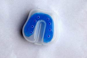 Protège-dents sportif personnalisé de haute qualité avec logo, pour le bruxisme, le kick-boxing, l'entraînement MMA, en matériau EVA, emballage inclus - Product Image 3