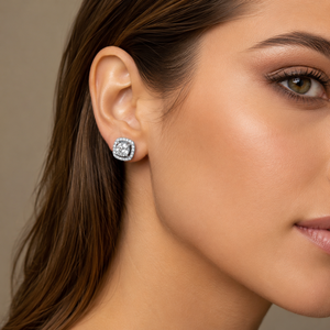 Boucles d'oreilles clous de luxe géométriques en argent plaqué Tai, serties de moissanite étincelante taille brillant avec halo, pour femme, style mariage - Product Image 4