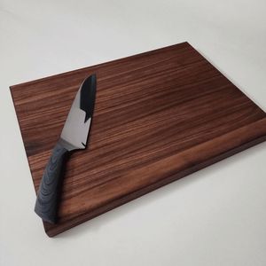 Planche à découper rustique artisanale en noyer et érable 20x13x1,5 po, rectangulaire, antidérapante, essentielle pour la cuisine - Product Image 6