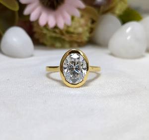 Bague de fiançailles solitaire en moissanite taille ovale de 3,15 carats, sertie de pierres, bijoux de mariage classiques pour femmes, or blanc massif 14 carats - Product Image 1