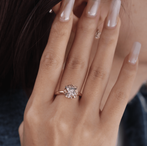 Bague Solitaire en Or Massif 4,5 carats avec Diamant Brun de Laboratoire, Coupe Ancienne Mine, Sertissage Couronne à 8 Griffes – Meilleure Vente - Product Image 1