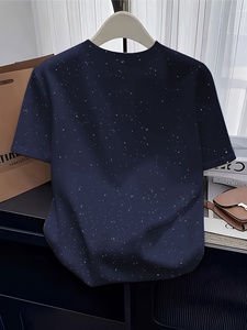 เสื้อยืดคอกลมแขนสั้นพิมพ์ลายจุดสีน้ำเงินเข้มสำหรับผู้ชาย ทรงปกติ สวมใส่สบาย ระบายอากาศได้ดี ผ้าฝ้าย สตรีทแวร์ เสื้อฤดูร้อน - Product Image 1