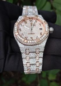 Reloj de hombre estilo hip hop, completamente cubierto de moissanita, en acero inoxidable con esfera numérica árabe. - Product Image 2