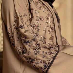 Abaya de alta calidad para mujer, tela suave, estilo elegante, para uso casual y formal. - Product Image 3