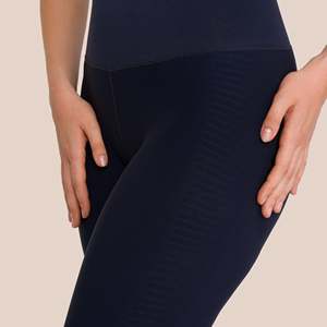 Ensemble de yoga 2 pièces : Leggings taille haute et brassière de sport dos nageur à encolure dégagée, sans couture, bleu marine uni, pour l'entraînement - Product Image 4