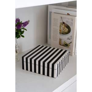 Boîte de rangement décorative moderne en MDF et résine pour le style de la maison et la décoration de table à des fins de cadeaux - Product Image 6