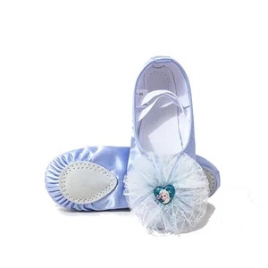 Zapatos de Ballet Suaves de Alta Calidad Baifa, Suela Antideslizante, Hermoso Diseño de Lazo de Mariposa, Parte Superior de Satén Transpirable para Niña - Product Image 3
