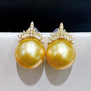 Boucles d'oreilles polyvalentes en or 18 carats avec perles rondes de 12-11 mm, micro-imperfections, aiguilles en or naturel, perles tendance, pour le quotidien, avec boîte cadeau - Product Image 3