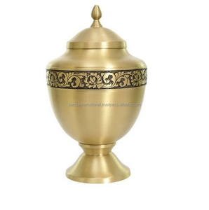 Urnas de cremación de latón de alta calidad y forma única con grabado de urnas funerarias de metal con acabado negro y dorado - Product Image 4