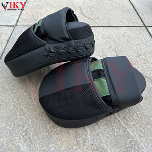 Service OEM ODM personnalisé, entraînement ergonomique des mains avec absorption des chocs haute densité, pads de boxe en cuir noir durables - Product Image 2