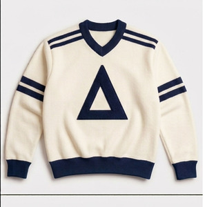 Pull à col en V personnalisé Delta Fraternity, appliqué en chenille avec lettres grecques, en molleton de coton, style universitaire vintage preppy - Product Image 5