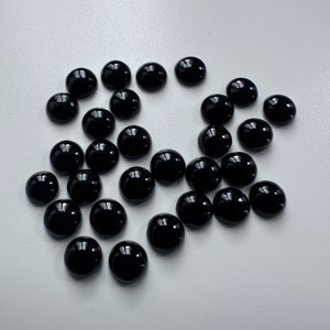 Onyx noir naturel 6 mm, cabochon rond calibré, pierre précieuse polie en vrac pour la fabrication de bijoux personnalisés - Product Image 1