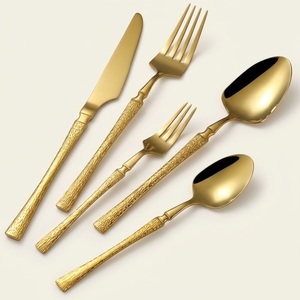 Ensemble de couverts vintage en or, manche martelé, acier inoxydable, finition miroir, plaqué or, pour hôtel et restaurant - Product Image 1