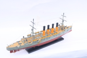 Modèle de bateau russe en bois fait main - Décoration artisanale à l'échelle militaire de la marine impériale, croiseur Varyag - Product Image 2