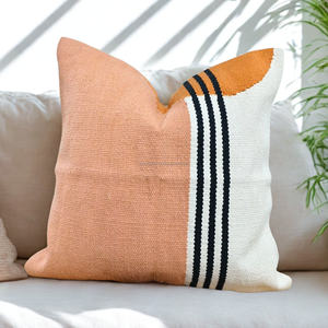 Housse de coussin décorative grise pour canapé 20x20 en coton tissé durable, douce, avec fermeture éclair et franges latérales - Product Image 4