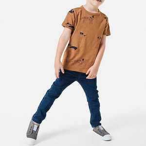 Ensembles d'été personnalisés pour enfants, tendance 2026, vente en gros, 100 % coton respirant, chemises et shorts confortables - Product Image 3