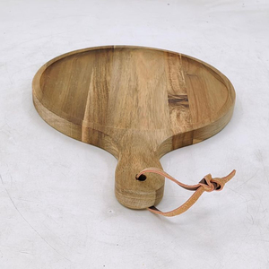 Bandeja Redonda de Madera Hecha a Mano para Pizza con Asa, Tabla de Servir Pizza y Queso para Cocina y Restaurante - Product Image 1