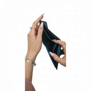 Cartera de Cuero Vacuno Negro y Petróleo WI 097 - Artesanía Premium, Acabado Duradero, Diseño Práctico para Uso Diario - Product Image 4