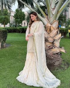Ensemble Salwar Kameez pour femmes, haut long à broderies lourdes, en soie satinée, motif uni, style Bollywood, robe de soirée et de mariage - Product Image 1