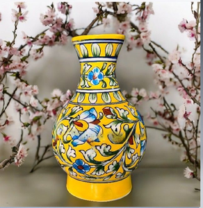 Jarrón cilíndrico alto de cerámica con diseño floral azul claro. Pieza artesanal única disponible a precios de mayorista. - Product Image 2