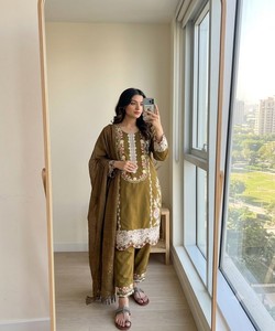 Costume Anarkali en coton brodé vert avec dupatta, tenue traditionnelle pour femmes, tenue de fête de mariage 86041 AAROHI- PD1160 - Product Image 2