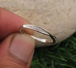 แหวนเงินแท้ 925 ประดับพลอยทรงคลาสสิกสำหรับผู้หญิง งานแฮนด์เมด ดีไซน์ลายตอกแบบช่างฝีมือ วงแหวนเงินแท้ งานละเอียด สำหรับงานปาร์ตี้ - Product Image 5