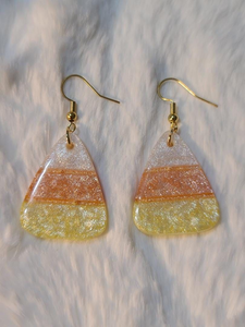 Dernières boucles d'oreilles carrées en résine de style art populaire, accessoire unique au design actuel pour l'artisanat en résine - Product Image 2
