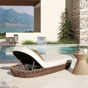 Chaise longue de patio Willow 80,5 pouces avec revêtement Sunbrella, structure en osier brun doré et chaise longue d'extérieur beige blé - Product Image 2