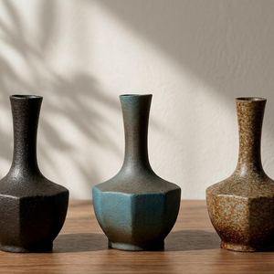 Vase décoratif en porcelaine rustique émaillée au fer, style Wabi-sabi antique, finition bronze métallique craquelée, texture rayée, par UO - Product Image 5