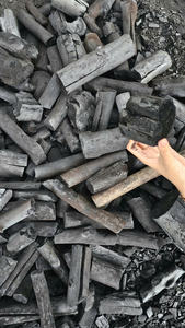 Carbón Vegetal de Madera Dura de Alta Densidad Premium, 7000-8000 Kcal/kg Valor Calorífico, 3.0-5.0% Contenido de Ceniza, 80-90% Carbono Fijo, 4-6 Horas de Duración - Product Image 2