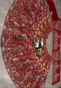 Georgette traditionnelle Lehenga Choli robe de mariée indienne semi-cousue pour femme avec broderie pour les mariées et les occasions festives - Product Image 3