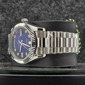 นาฬิกาข้อมือผู้ชายสุดหรู สแตนเลสสตีล ระบบออโตเมติก หน้าปัดสีน้ำเงิน ตัวบอกวัน ตัวบอกวันที่ ประดับเพชร ขอบหน้าปัดแบบฟลูเต็ด สายแบบกำไลข้อมือ - Product Image 3