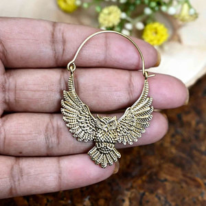Pendientes de Aro Hechos a Mano con Filigrana Dorada, Diseño Intrincado con Recortes, Joyería Boho Tribal para Mujer - Product Image 1
