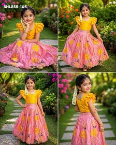 Pattu-Pavadai para niña en color rosa claro brillante con bordado floral y mangas con volantes en amarillo, a precio de mayoreo. - Product Image 2