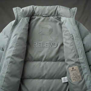 Chaqueta Acolchada con Capucha Unisex RELEVO, Cuello Tejido Estándar, Cierre Frontal con Cremallera, Logotipo, Color Sólido Informal, Relleno de Poliéster - Product Image 5