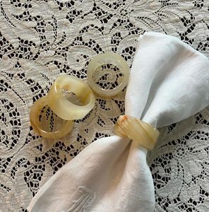 Juego de 4 Anillos para Servilletas de Resina Hechos a Mano, Ecológicos y Duraderos, Accesorios de Comedor para Fiestas, Estilo Rústico Moderno - Product Image 3
