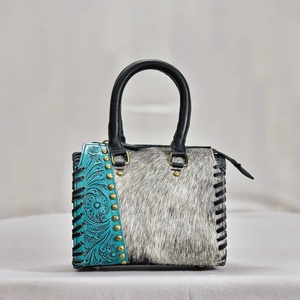 Juego de 3 bolsos de hombro con diseño occidental, turquesa, con relieve floral, cierre de cremallera y asa resistente. - Product Image 4