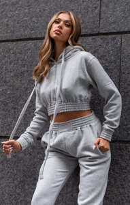 Conjunto de 2 piezas para mujer de alta demanda: Sudadera corta gris y pantalón jogger de forro polar, chándal de cintura alta a juego - Product Image 4